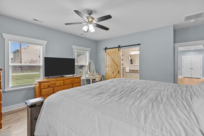 Building Photo - Charming 3-Bedroom Home in Suffolk!
