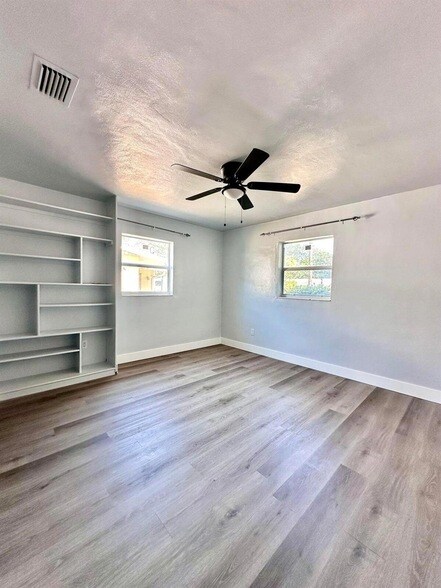 Building Photo - 1455 NE Silver Maple Way