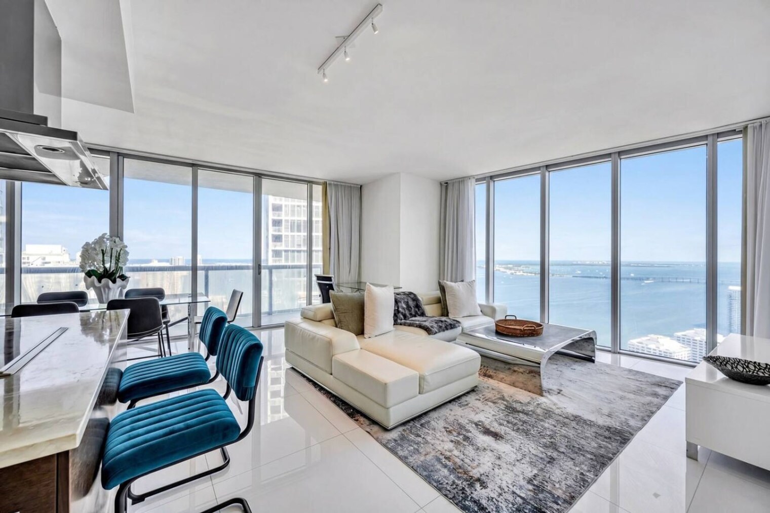 Building Photo - 485 Brickell Ave