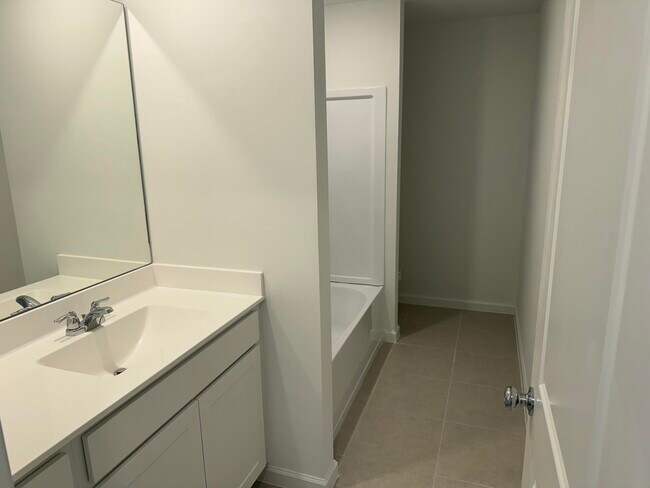 Building Photo - 664 Carlyle Wy