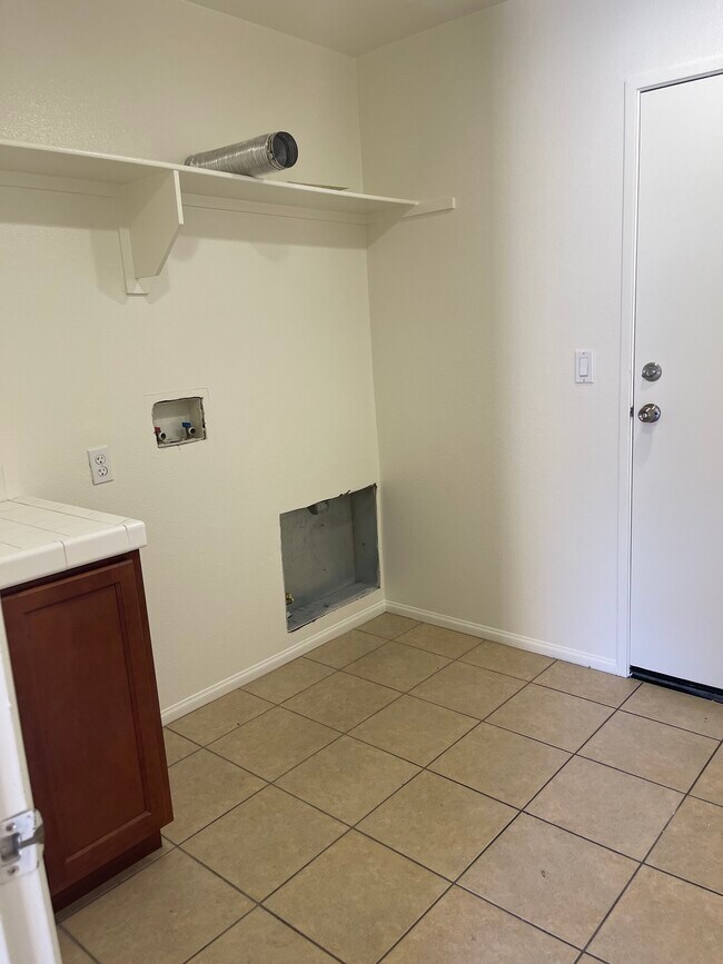 Building Photo - 10598 Acacia Ln