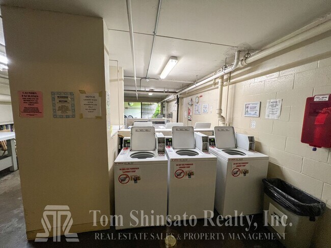 Building Photo - 2 Bedrooms | 1 Bathroom | in Makiki