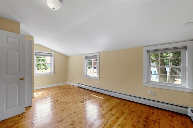 Building Photo - 225 Waldron Ave
