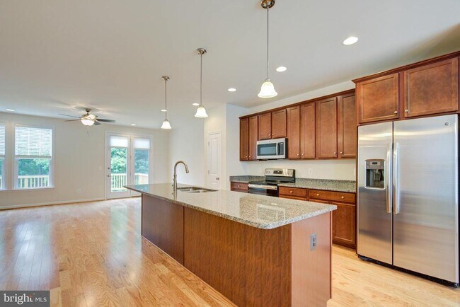 Building Photo - 135 Biscane Ct