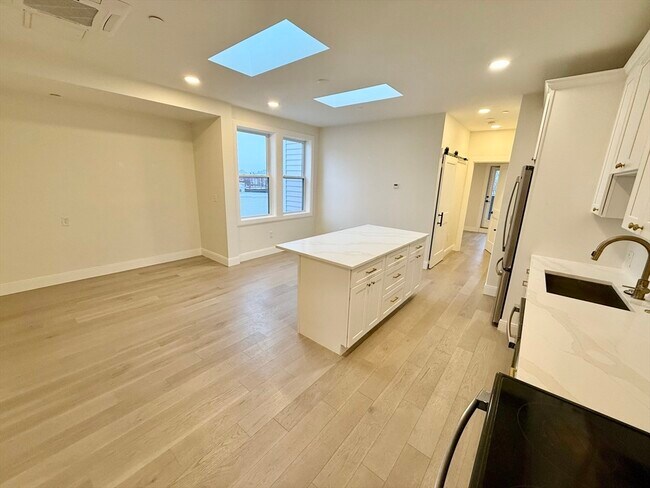 Building Photo - 120 Emerson St