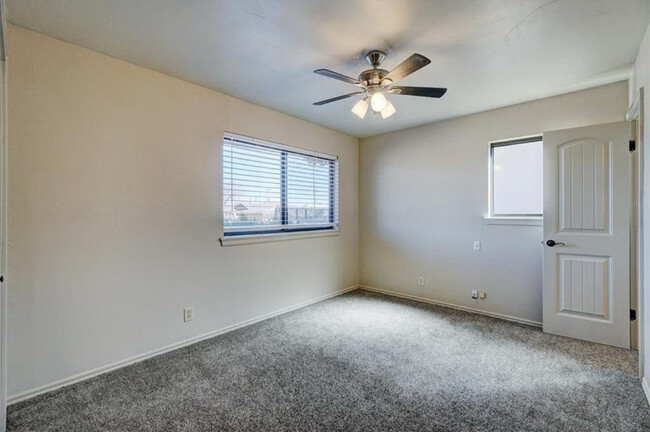 Building Photo - 2112 SW 77th St