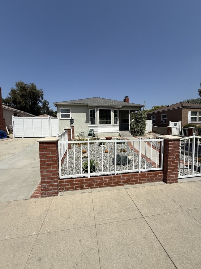 Building Photo - 3111 Jeffries Ave