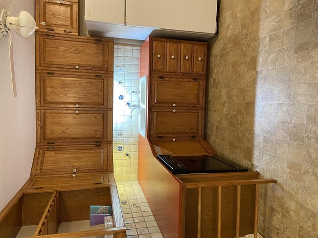 Building Photo - 235 E 2nd St