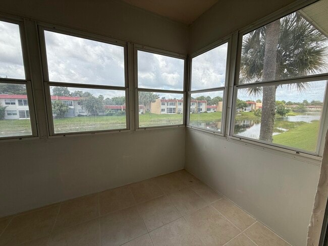 Building Photo - 228 Lake Dora Dr