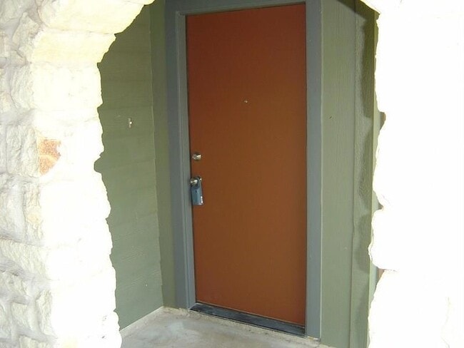 Building Photo - 1701 Horseshoe Cir