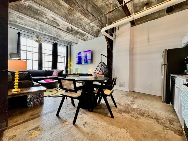 Building Photo - Swanky, Funky, Groovy, loft space Cincinnati, Ohio