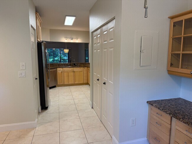 Building Photo - Lake Arrowhead 2 bedroom / 2 bath Condo