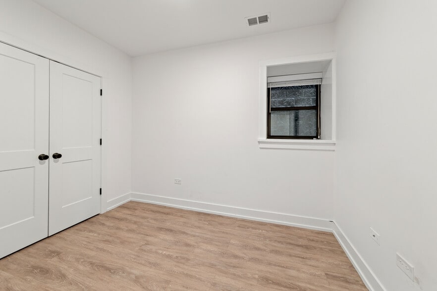 Building Photo - 3517 N Reta Ave