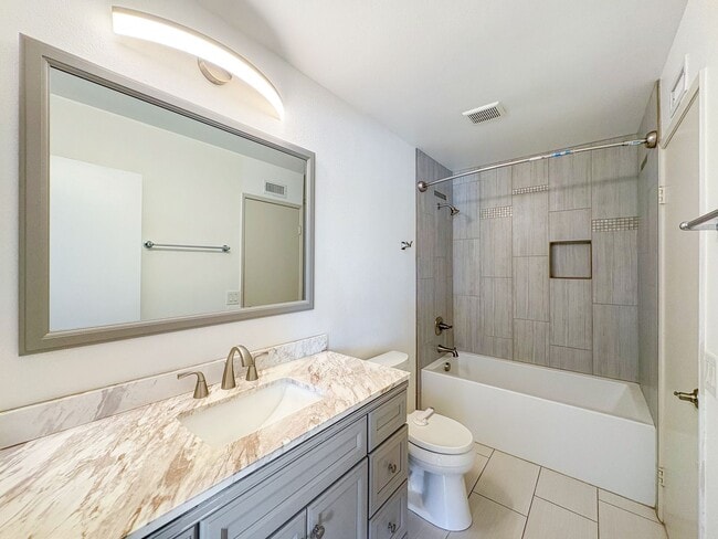 Building Photo - Beautifully updated 4-bed, 3-bath, two-sto...