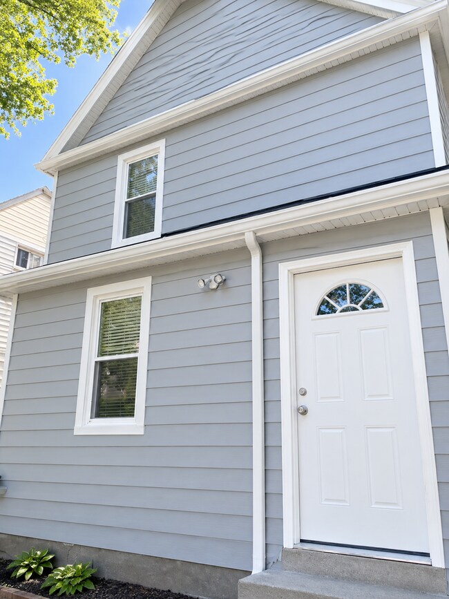Building Photo - 10517 Everton Ave