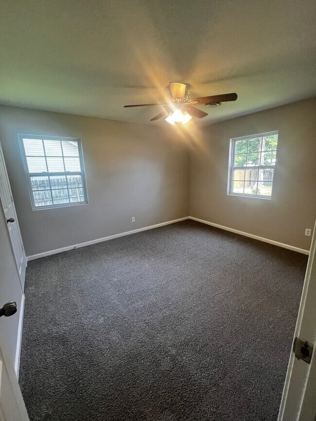 Building Photo - Freshly updated home with privacy fence in...