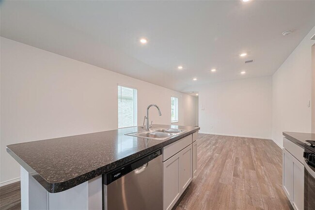 Building Photo - 6018 Alberta Fls Dr