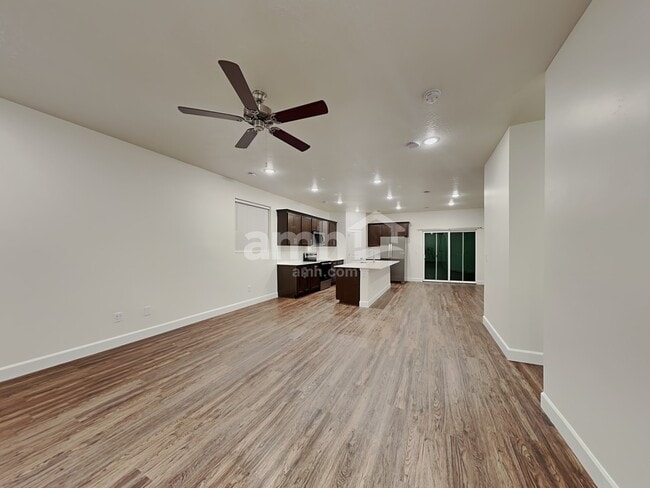 Building Photo - 4370 N Poplar St