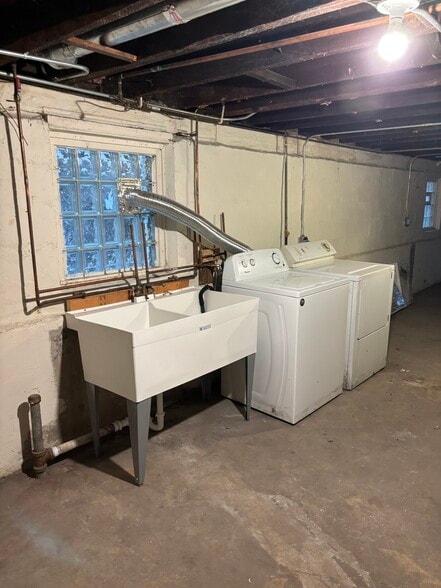 Building Photo - 3836 W Wabansia Ave