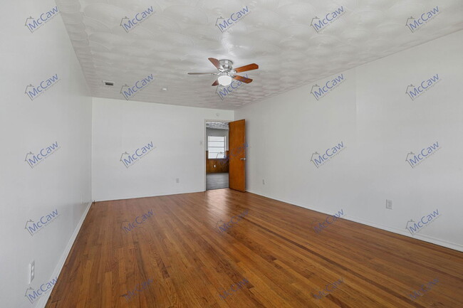 Building Photo - 8708 Barclay St