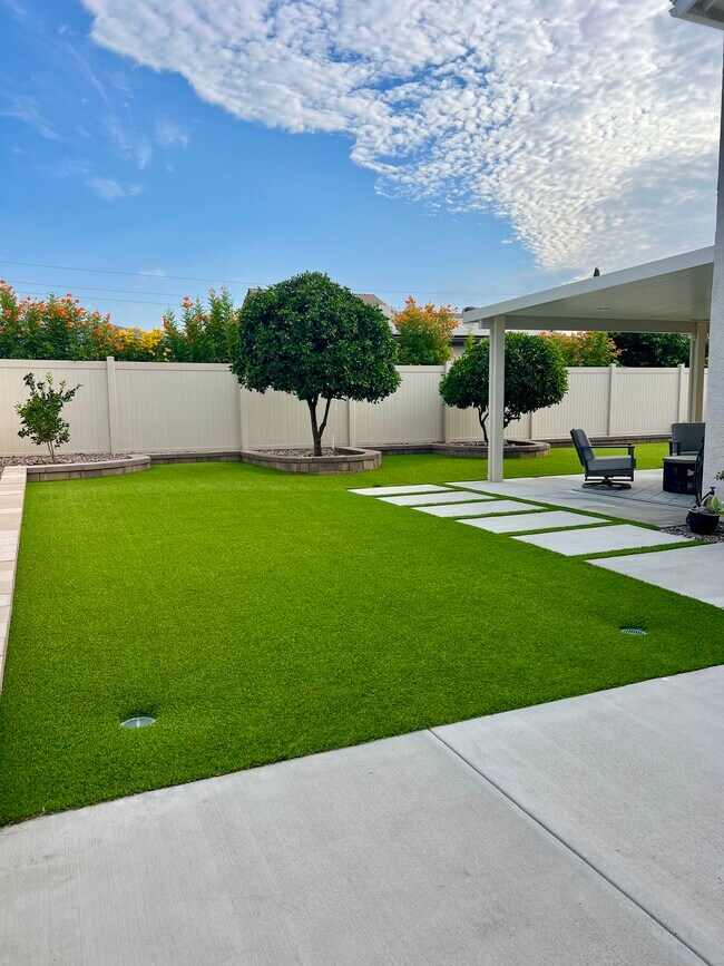 Building Photo - 10692 Braverman Dr