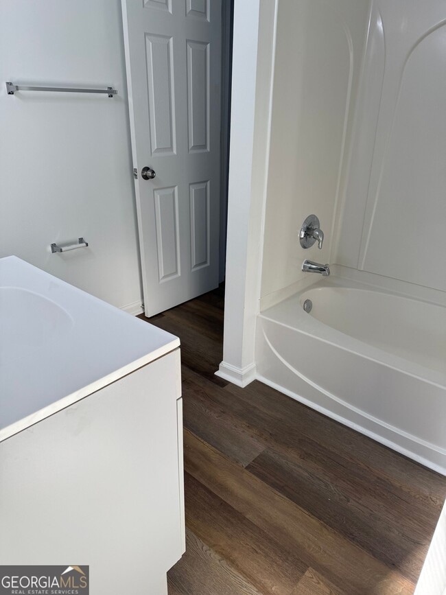 Building Photo - 132 Saine Dr SW