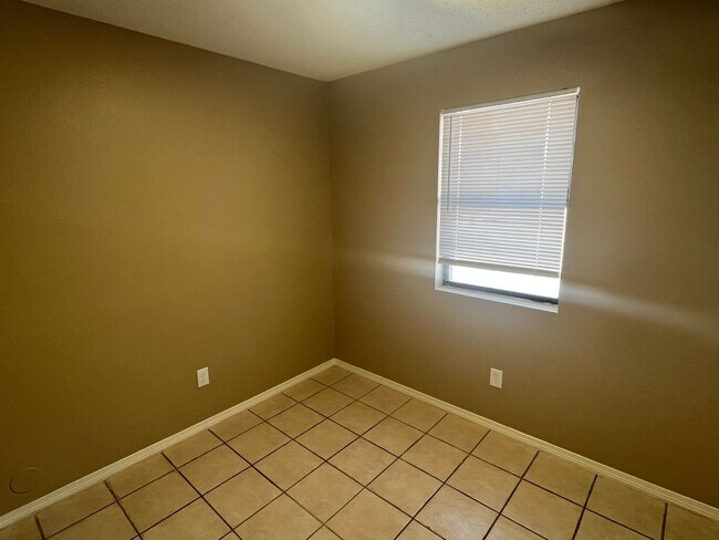 Building Photo - 307 Harris Cir