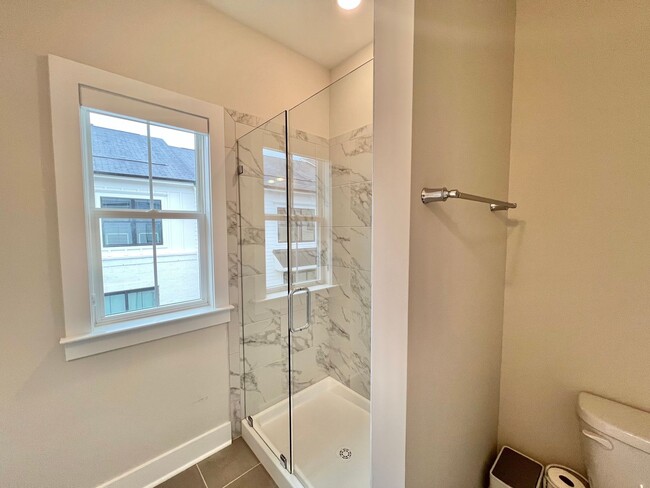 Building Photo - Stunning 3BD, 3.5BA Raleigh Townhome in a Walkable Community Near Tons of Shopping and Dining Opt...