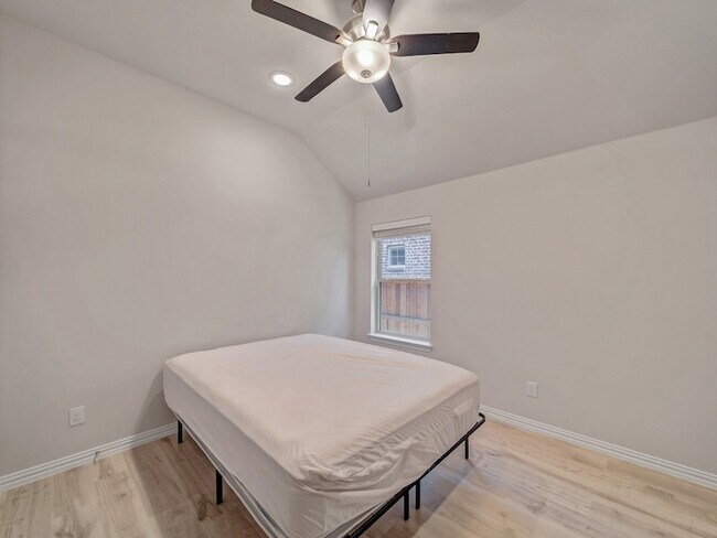 Building Photo - 2517 Solomons Pl