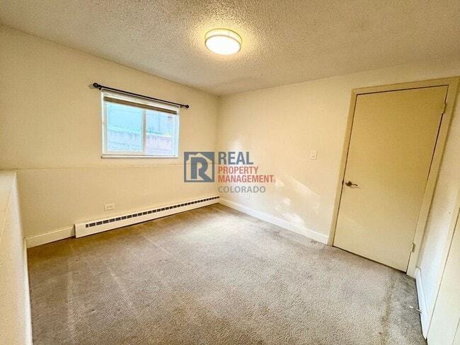 Building Photo - 2028 Friendship Pl