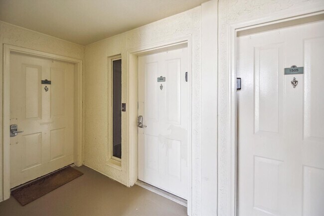 Building Photo - 104 Gulfside Ct
