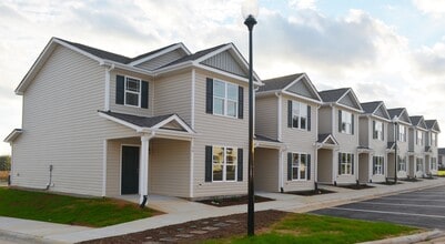 Building Photo - Two Story Townhome!