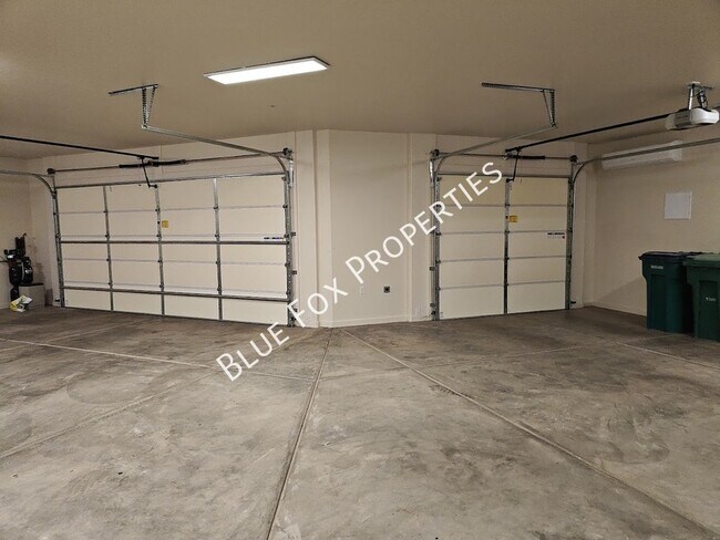 Building Photo - 13037 N Red Quail Pl