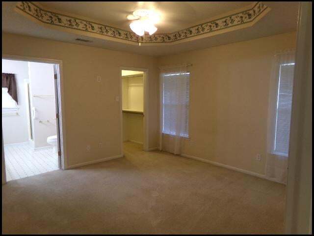 Building Photo - 1024 Colonial Dr