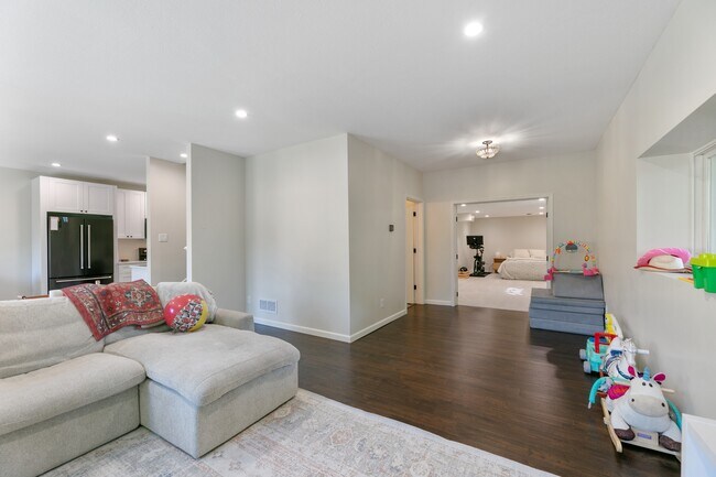 Building Photo - 645 US-12