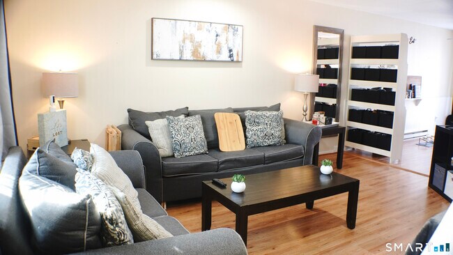 Building Photo - 14 Scuppo Rd