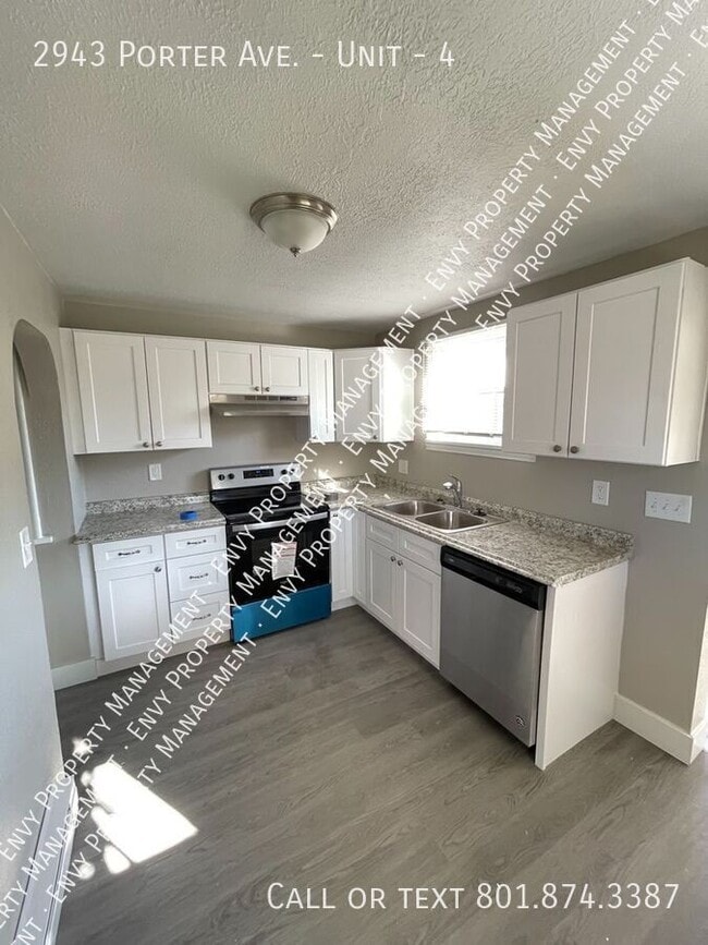 Building Photo - 2943 Porter Ave