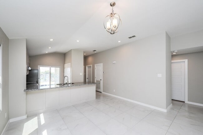 Building Photo - 7106 EL MESON DR