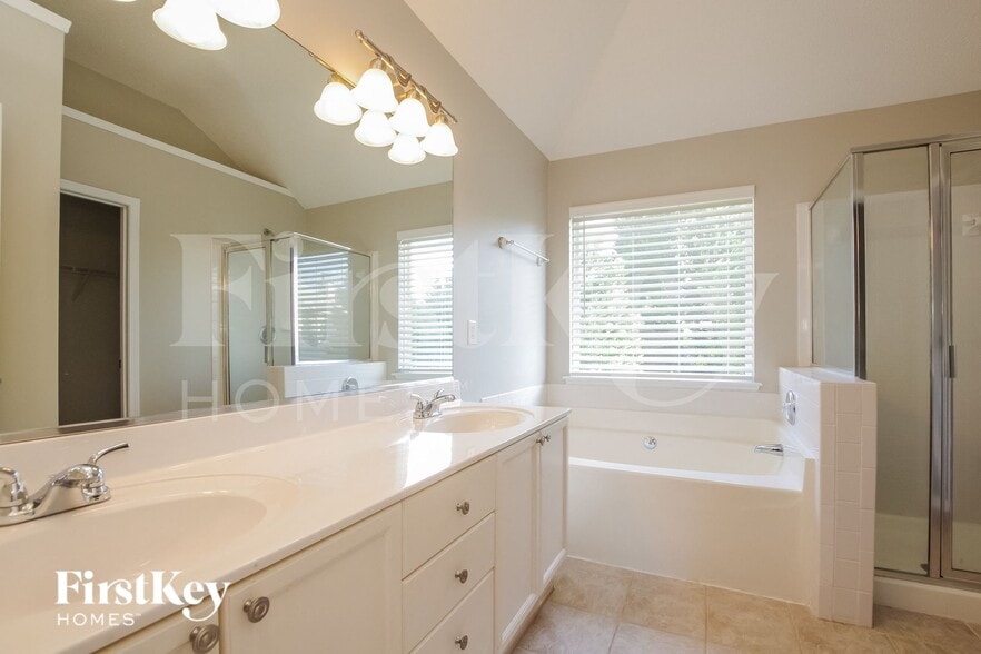 Building Photo - 105 Mark Twain Ct