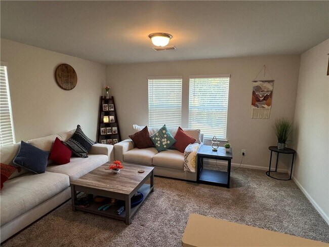 Building Photo - 242 Wells Cir