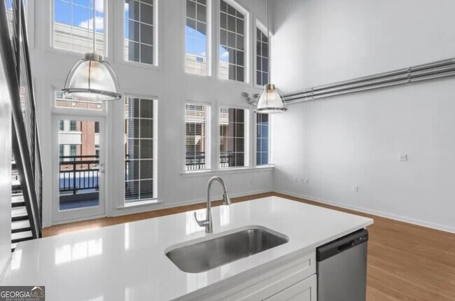 Building Photo - 230 18th St NW