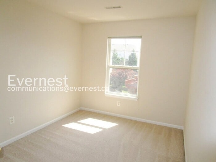 Building Photo - 13422 Burrough Farm Dr