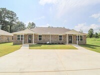 Building Photo - Great Quiet Duplex Location close to Athens!