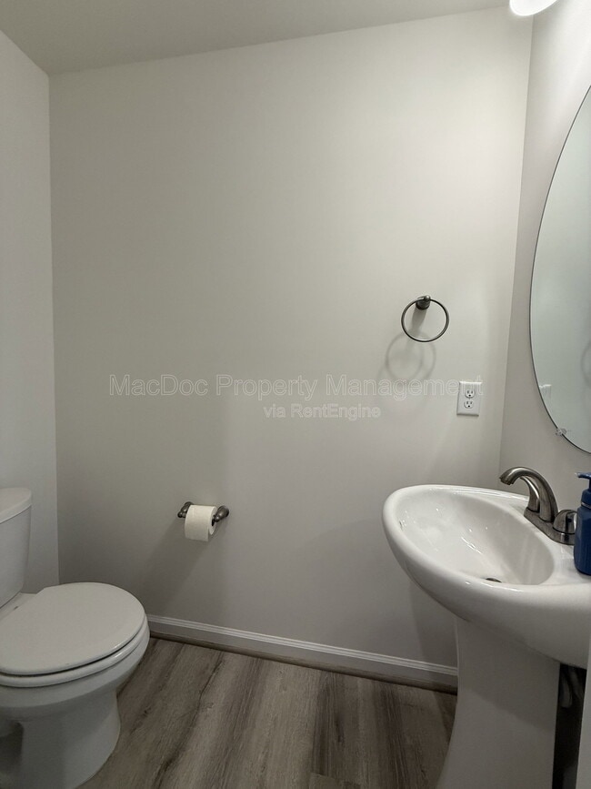 Building Photo - 990 Ebb Tide Dr