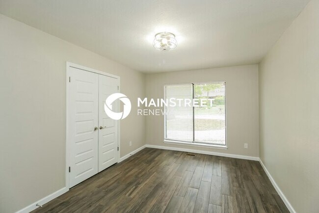 Building Photo - 4 Bedroom Pet-Friendly Home in Edmond, OK ...