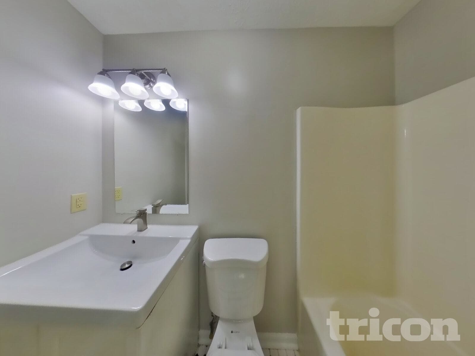 Building Photo - 6044 McClellan Ct