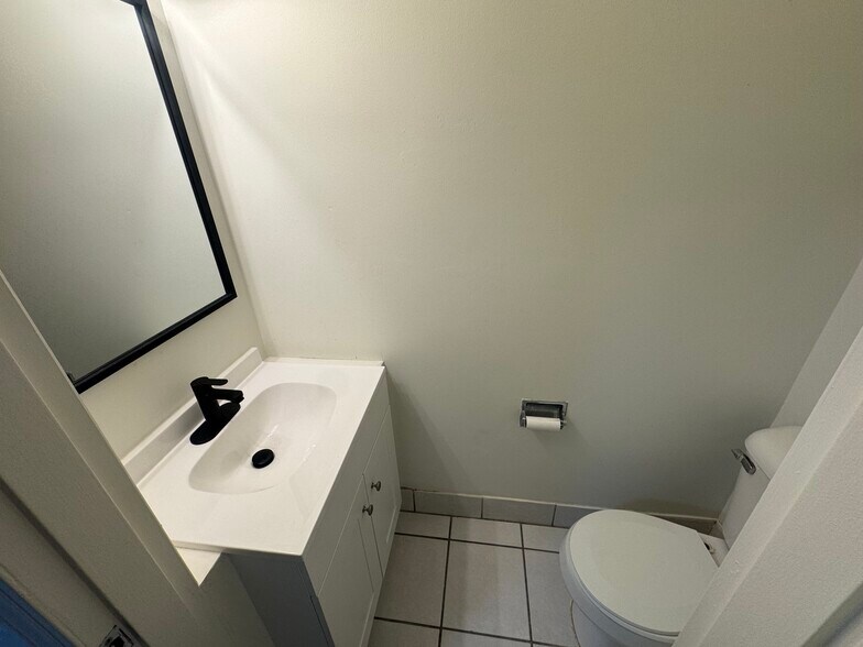 Building Photo - 459 N 400 E