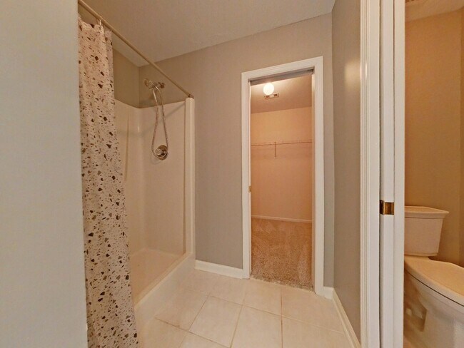 Building Photo - 304 Farmington Dr