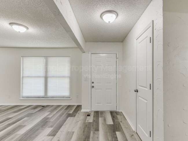 Building Photo - 704 Pepperdine Ave