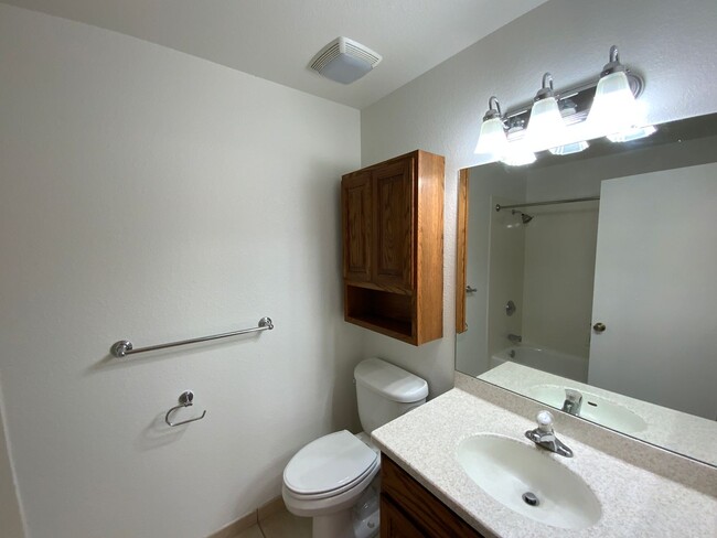 Building Photo - 3 Bedroom Single Story Home Available Near...